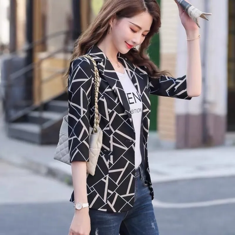 Summer Casual Suit Coat Women Slim Three Quarter Sleeve Single Button Plaid Elegant Short Blazers Office Ladies Blazer Jacket
Summer Casual Suit Coat Women Slim Three Quarter Sleeve Single Button Plaid Elegant Short Blazers Office Ladies Blazer Jacket