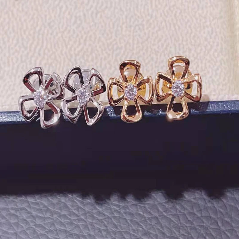 Female temperament fashion eternal flower earrings original brand high quality jewelry logo exquisite gift
Female temperament fashion eternal flower earrings original brand high quality jewelry logo exquisite gift