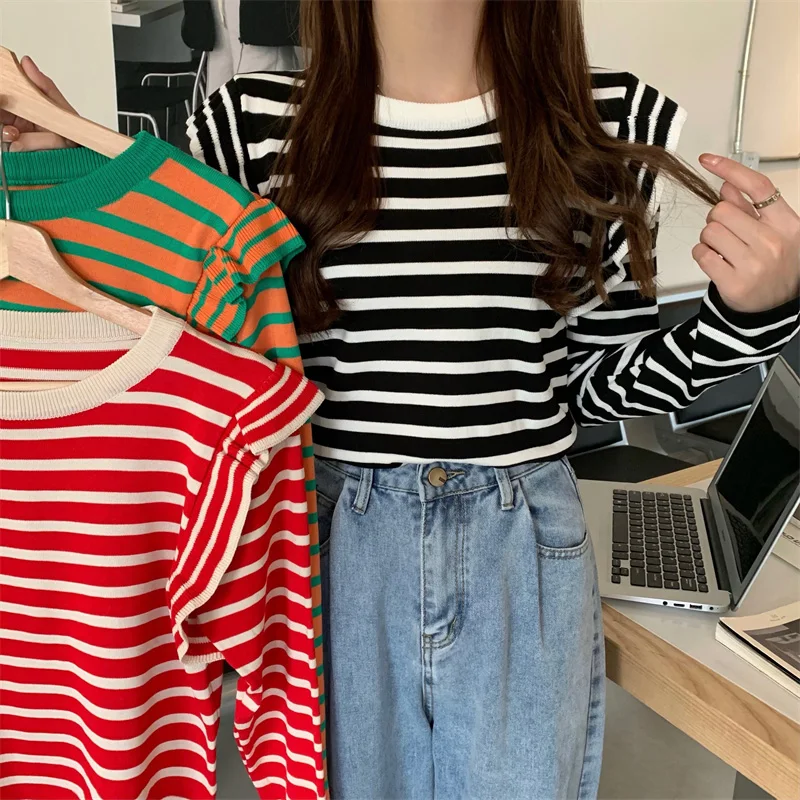 Korean High Street Striped Ruffles Patchwork Chic Sweaters Women Harajuku Casual All Match Contrast Knitted Tops Girls Outwear
Korean High Street Striped Ruffles Patchwork Chic Sweaters Women Harajuku Casual All Match Contrast Knitted Tops Girls Outwear