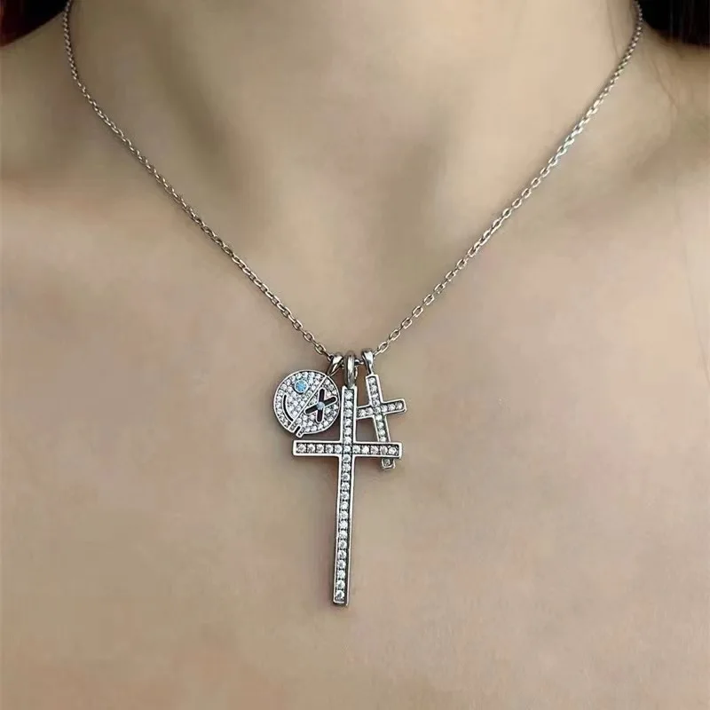 New Ins Hip-hop Metal Rhinestone Cross Pendant Necklace Smiley Face Necklaces Choker for Women Fashion Party Jewelry Best Gift
New Ins Hip-hop Metal Rhinestone Cross Pendant Necklace Smiley Face Necklaces Choker for Women Fashion Party Jewelry Best Gift
