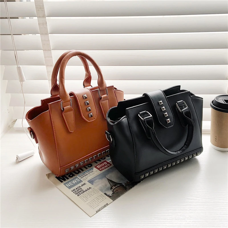Vintage women handbag Classic Luxury Brand Handbags casual shoulder bag ladies fashion messenger bag female portable rivet bags
Vintage women handbag Classic Luxury Brand Handbags casual shoulder bag ladies fashion messenger bag female portable rivet bags