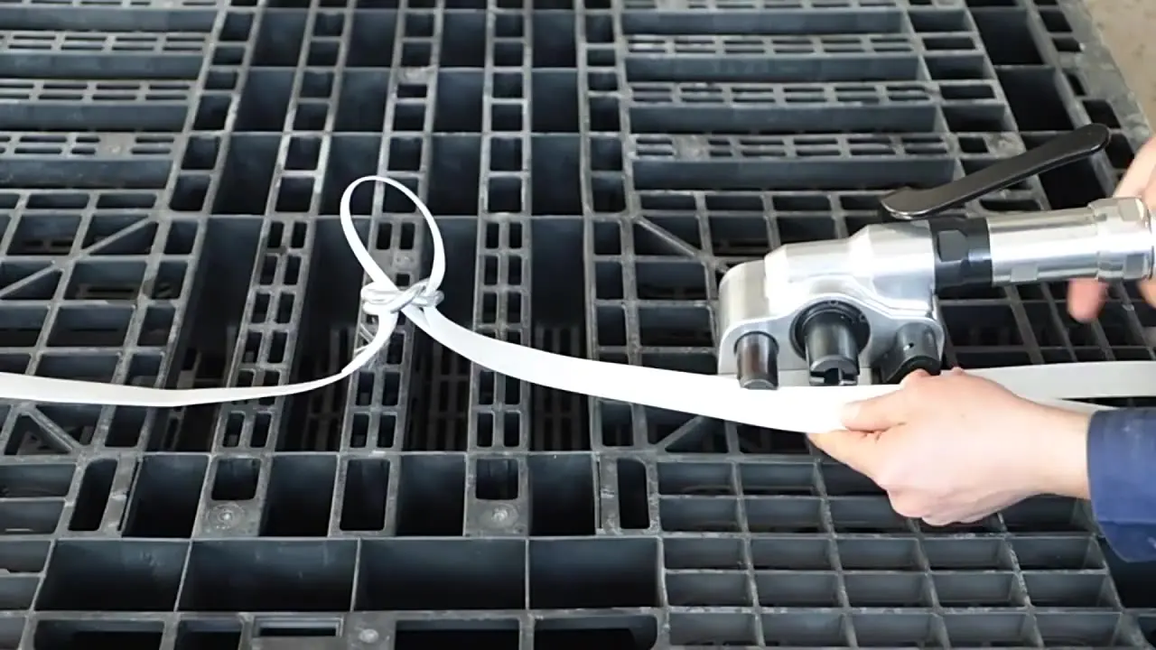 Pneumatic Packaging Machine 40mm Fibre Cord Tensioning Machine Handheld Max Power Strapping Tool Manufacturer
Pneumatic Packaging Machine 40mm Fibre Cord Tensioning Machine Handheld Max Power Strapping Tool Manufacturer