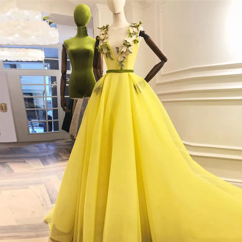 Blight Yellow 3D Flower Prom Dresses V-neck Lace Up A-line Long Formal Dress Pretty Evening Gowns Vestido Longo Abendkleider
Blight Yellow 3D Flower Prom Dresses V-neck Lace Up A-line Long Formal Dress Pretty Evening Gowns Vestido Longo Abendkleider