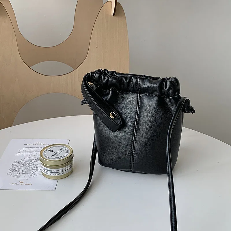 Drawstring bucket bag with fashionable texture New Retro single shoulder slant span bag
Drawstring bucket bag with fashionable texture New Retro single shoulder slant span bag