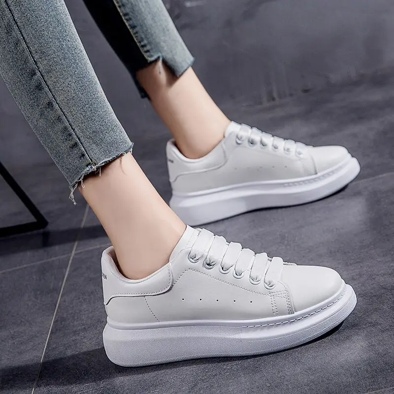 2021 Women Skateboard Shoes Pring Brand Designer Wedges White Sneakers Platform Tenis Feminino Trainers Mcqueens Female Walking
2021 Women Skateboard Shoes Pring Brand Designer Wedges White Sneakers Platform Tenis Feminino Trainers Mcqueens Female Walking