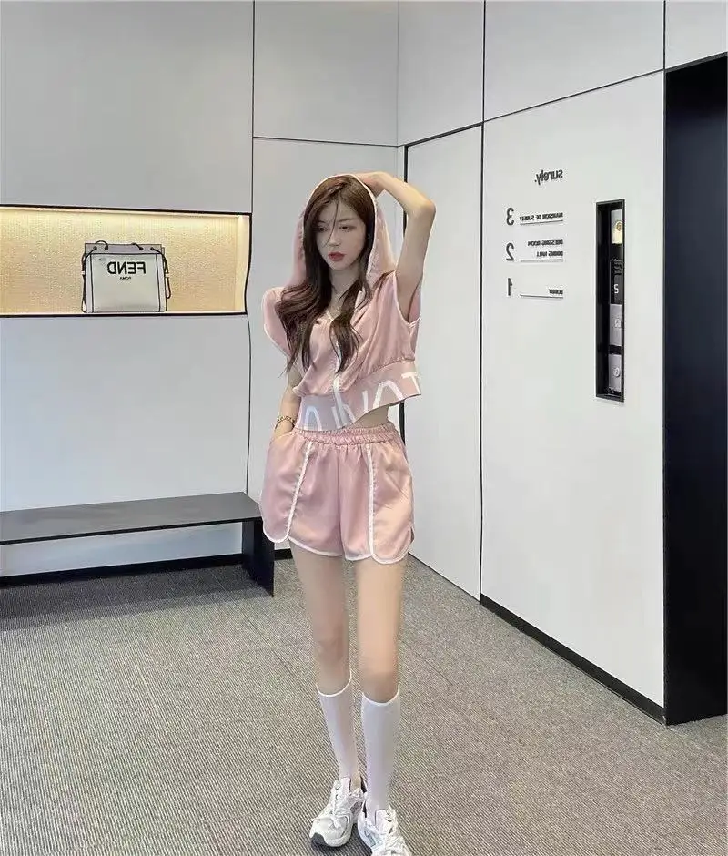 Casual Sports Two Pieces Short Suit Women's Summer 2021 High Street Short Sleeve Shirt Female Wide Leg Running Shorts
Casual Sports Two Pieces Short Suit Women's Summer 2021 High Street Short Sleeve Shirt Female Wide Leg Running Shorts