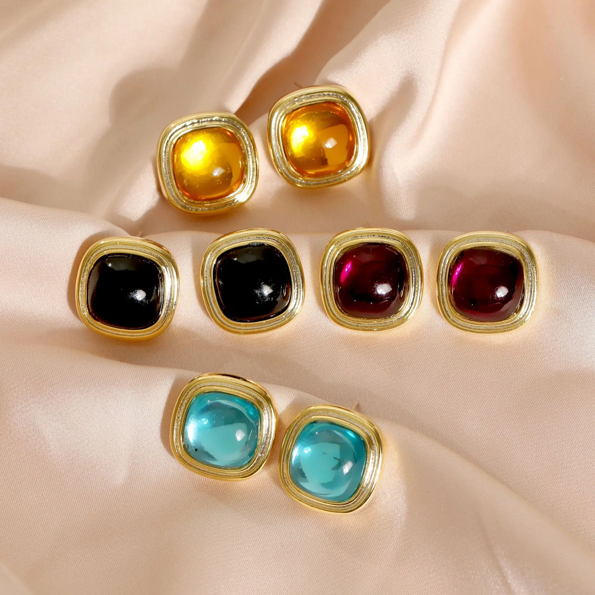 Romantic Cute Small Square Elegant Earrings for Women Jewelry Charms Valentines Day Gift Aretes De Mujer Accesorios Mujer 2022
Romantic Cute Small Square Elegant Earrings for Women Jewelry Charms Valentines Day Gift Aretes De Mujer Accesorios Mujer 2022