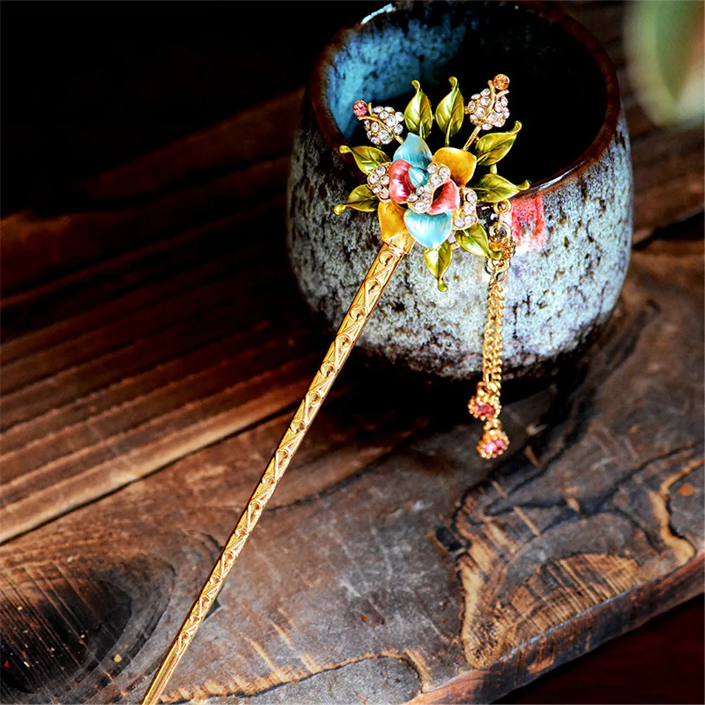 1Pcs Ethnic Style Hair Stick Retro Hollow Flower Enamel Hairpin Women Rhinestone Jewelry Plate Headdress Hair Ornaments
1Pcs Ethnic Style Hair Stick Retro Hollow Flower Enamel Hairpin Women Rhinestone Jewelry Plate Headdress Hair Ornaments