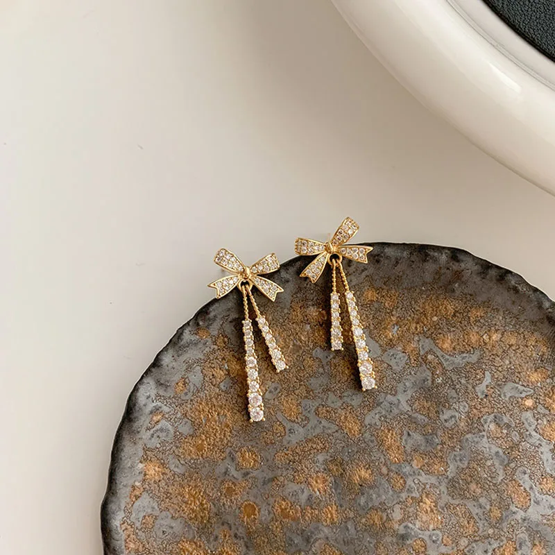 2021 New Classic Zircon Bow Dangle Earrings Fashion Korean Jewelry For Woman Christmas Party Girl's Unusual Luxury Accessories
2021 New Classic Zircon Bow Dangle Earrings Fashion Korean Jewelry For Woman Christmas Party Girl's Unusual Luxury Accessories