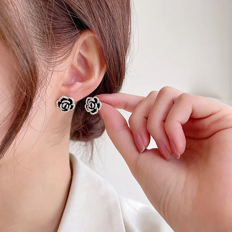 AJC Fashionable woman earrings red rose contracted water ornaments retro charm camellia womans earrings
AJC Fashionable woman earrings red rose contracted water ornaments retro charm camellia womans earrings