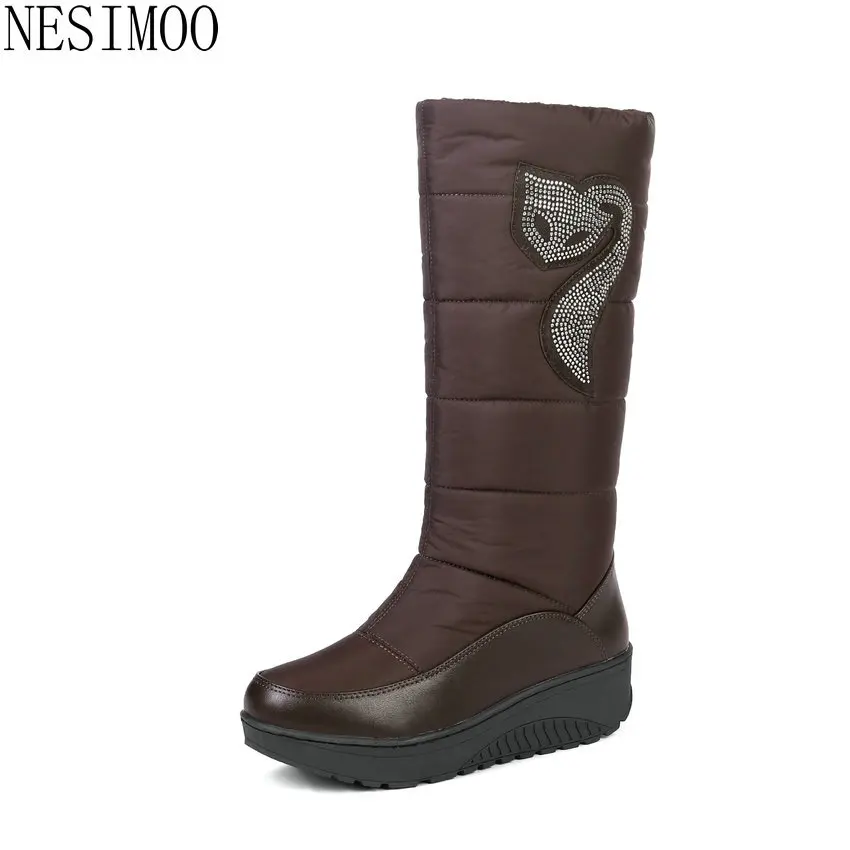 NESIMOO 2021 Crystal PU Leather Down Mid Calf Boots Winter Plush Snow Boots Keep Warm Round Toe Wedges Women Shoes Big Size35-43
NESIMOO 2021 Crystal PU Leather Down Mid Calf Boots Winter Plush Snow Boots Keep Warm Round Toe Wedges Women Shoes Big Size35-43