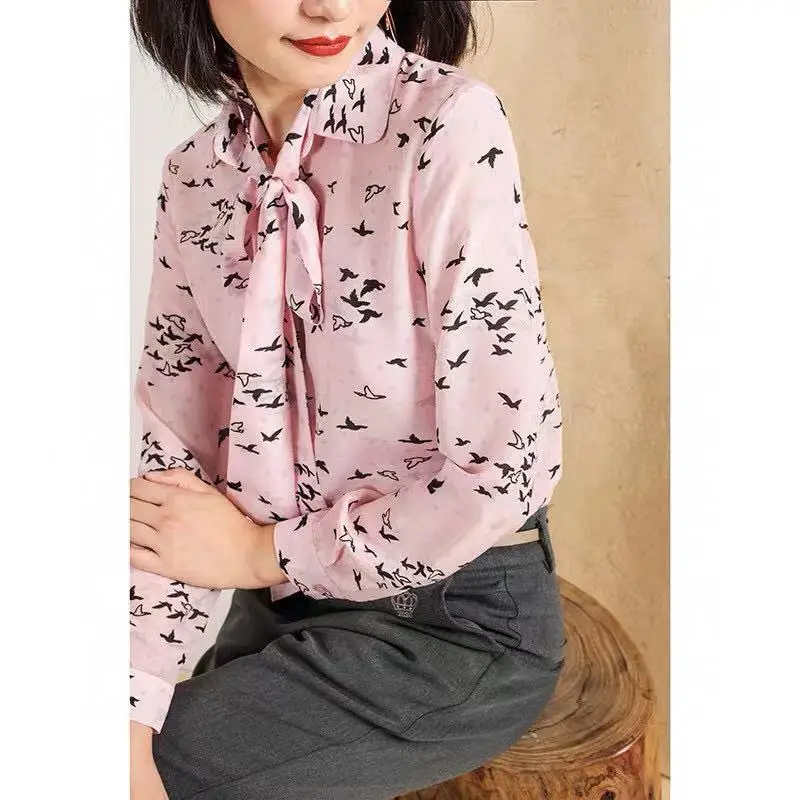 2021 Spring Summer Fashion Silk Blouses High Quality Women Bow Collar Vintage Single Breasted Long Sleeve Black / Pink Shirt
2021 Spring Summer Fashion Silk Blouses High Quality Women Bow Collar Vintage Single Breasted Long Sleeve Black / Pink Shirt