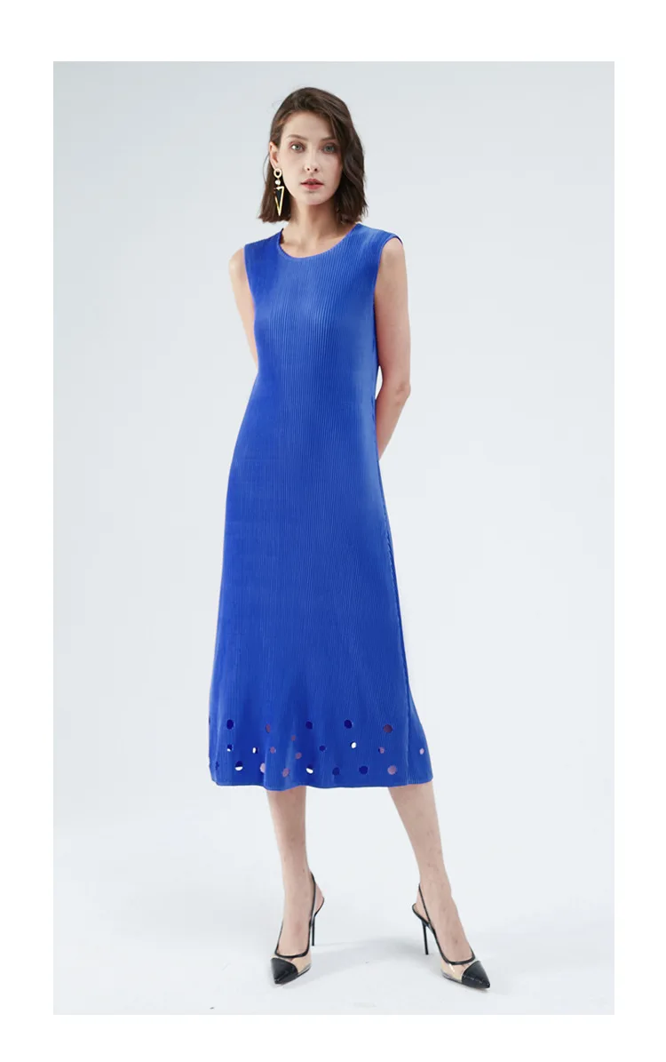 HOT SELLING Miyake fold long sleeve o-neck Polka dot hollow coat + sleeveless o-neck hollow dress two-piece set IN STOCK
HOT SELLING Miyake fold long sleeve o-neck Polka dot hollow coat + sleeveless o-neck hollow dress two-piece set IN STOCK