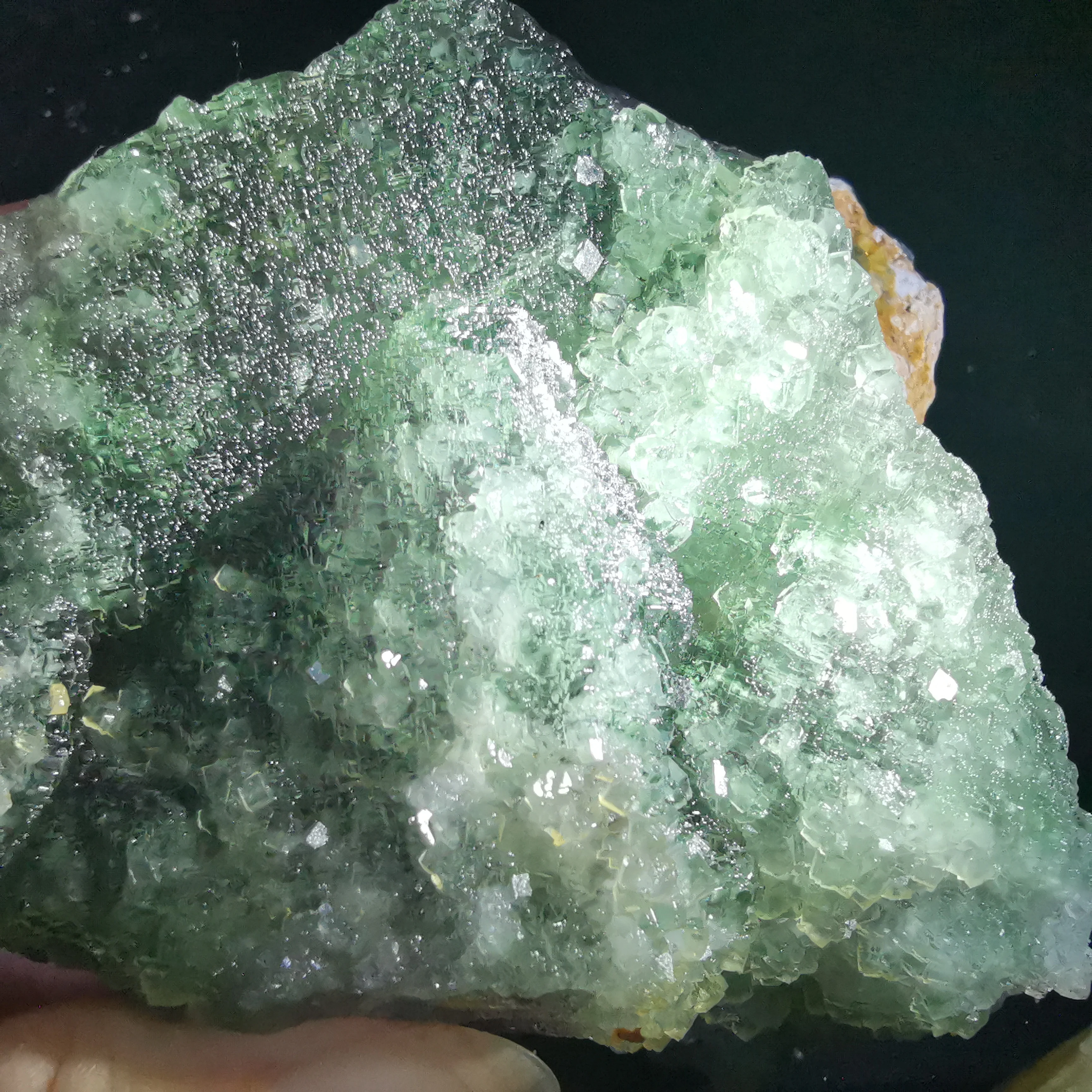 456.5g100% rare natural green fluorite shining polyhedron ladder shaped quartz energy stone decorative mineral specimens
456.5g100% rare natural green fluorite shining polyhedron ladder shaped quartz energy stone decorative mineral specimens