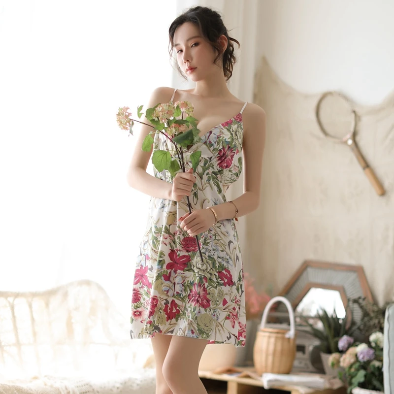 Ночная сорочка женская с цветочным принтом, пеньюар, ночная рубашка на бретелях-спагетти, пикантная Пижама с V-образным вырезом, атласная од... 
Ночная сорочка женская с цветочным принтом, пеньюар, ночная рубашка на бретелях-спагетти, пикантная Пижама с V-образным вырезом, атласная од...