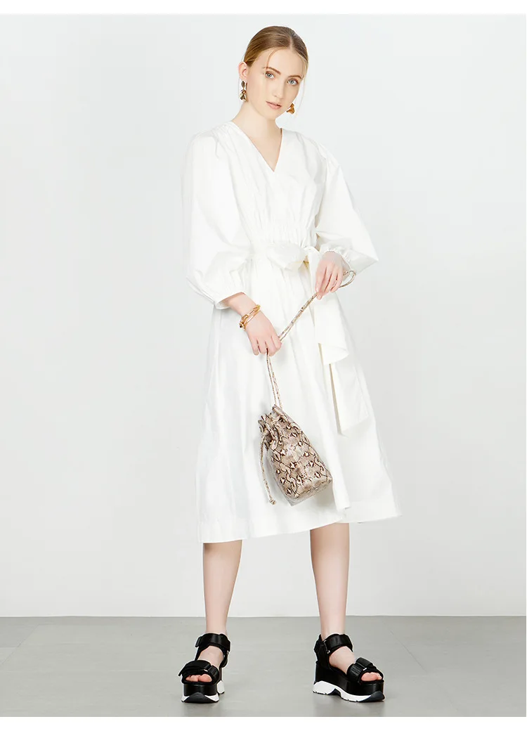 2021 spring and summer new style bubble sleeve dress V-neck quarter sleeve skirt s home lace up simple and generous long skirt
2021 spring and summer new style bubble sleeve dress V-neck quarter sleeve skirt s home lace up simple and generous long skirt