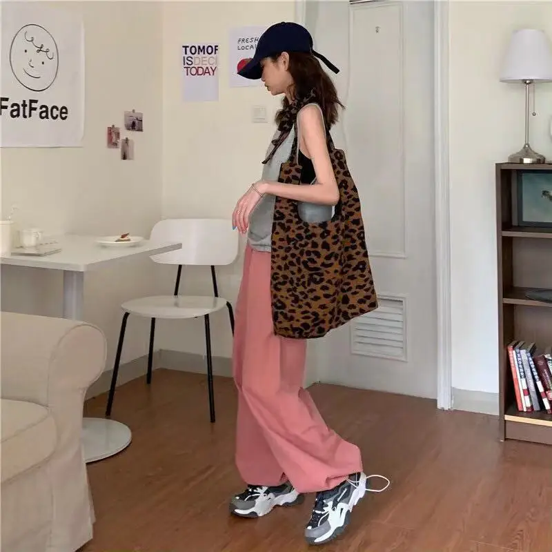 Pink pants women's 2021 spring new Korean loose BD corset overalls high waist drawstring casual pants fashion
Pink pants women's 2021 spring new Korean loose BD corset overalls high waist drawstring casual pants fashion