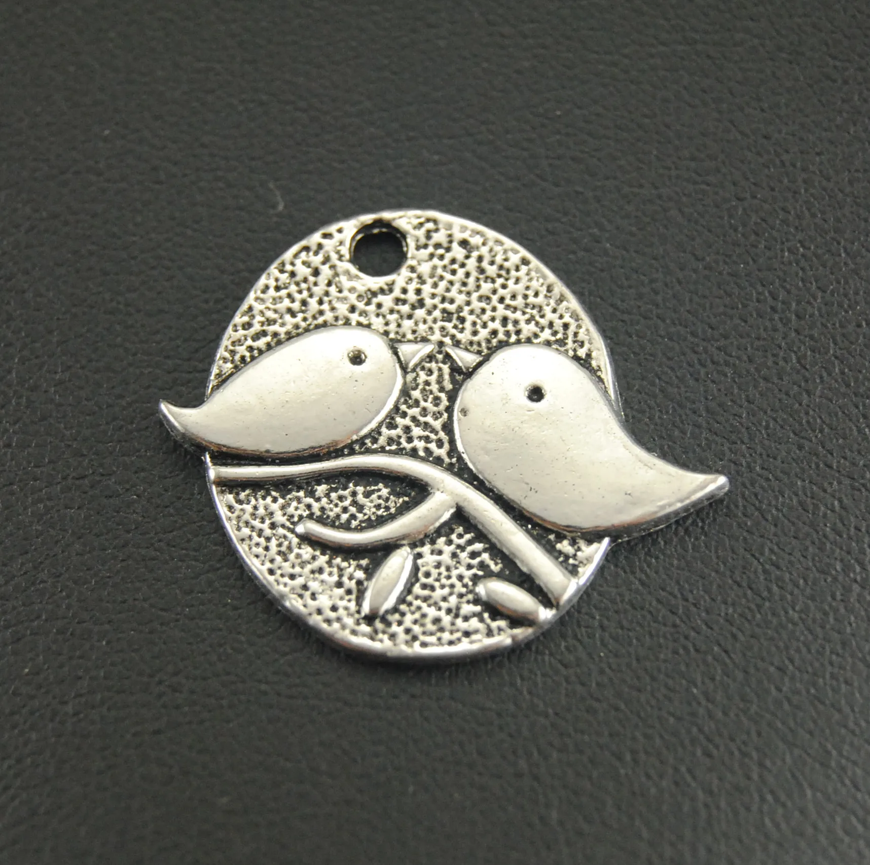 20pcs Silver Color Love Birds Charm Pendant DIY Metal Bracelet Necklace Jewelry Findings A279
20pcs Silver Color Love Birds Charm Pendant DIY Metal Bracelet Necklace Jewelry Findings A279