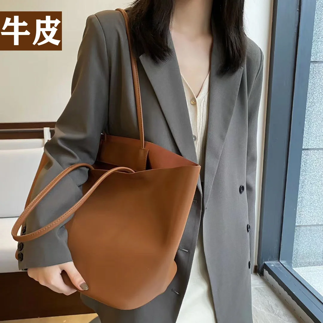 2021 female autumn and winter shopping mother leather capacity simple portable one shoulder large bag Tote
2021 female autumn and winter shopping mother leather capacity simple portable one shoulder large bag Tote