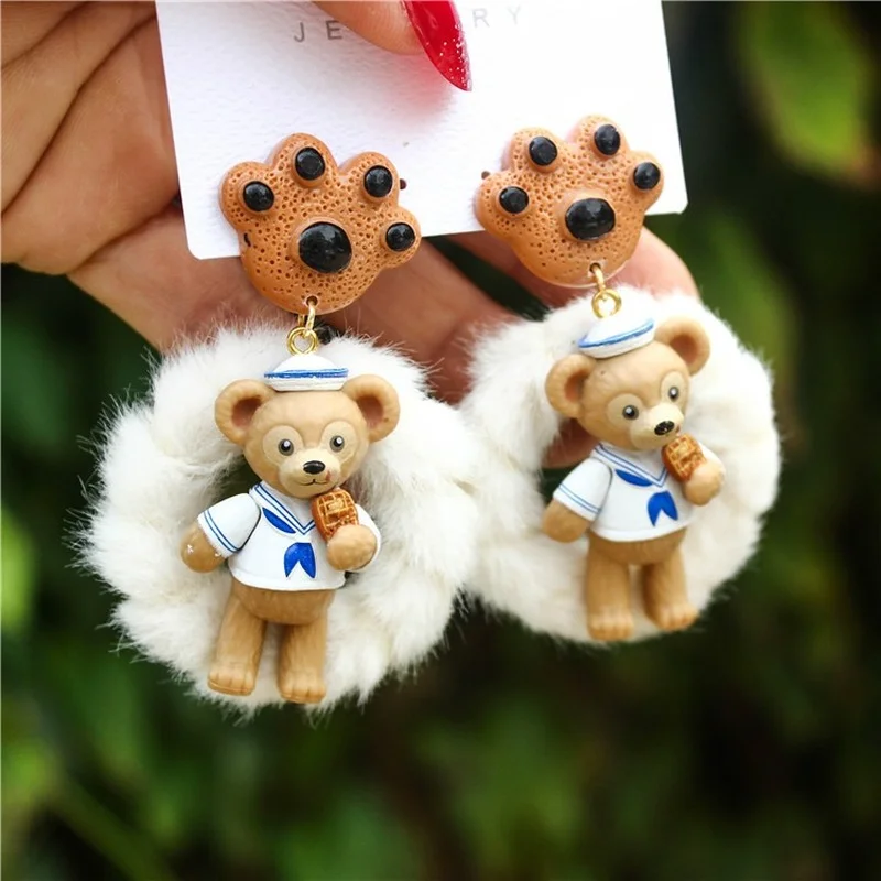 Новое поступление, серьги Disney в виде медведя Даффи, аксессуары для аниме, модные женские серьги-подвески из смолы, милые украшения для коспл...
Новое поступление, серьги Disney в виде медведя Даффи, аксессуары для аниме, модные женские серьги-подвески из смолы, милые украшения для коспл...