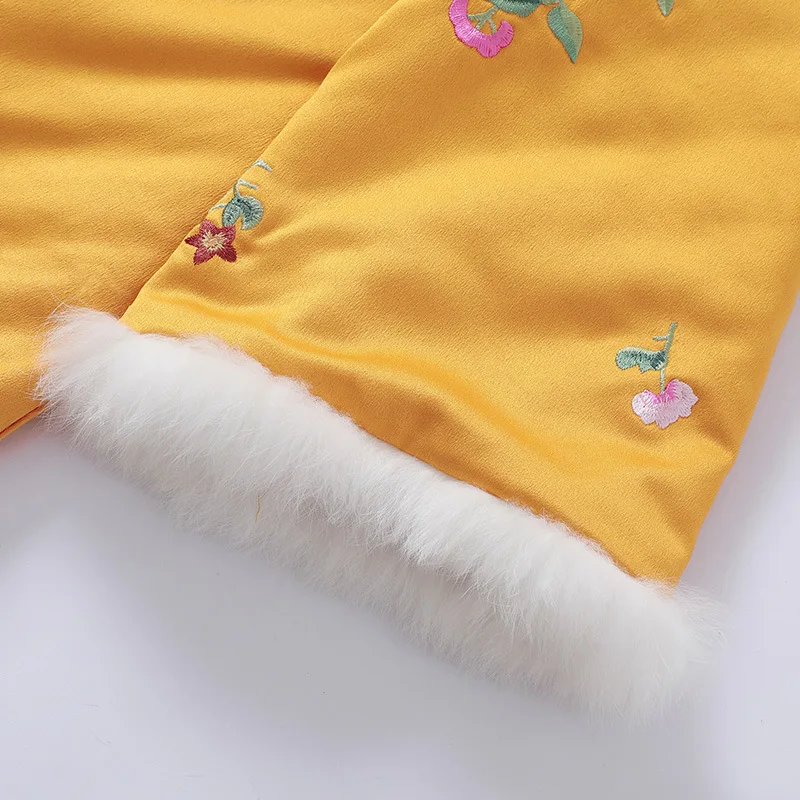 Quality Brand Top Parka Jackets 2021 Warm Winter Coats Women Luxurious Embroidery Rabbit Hair Patchwork White Yellow Parka Coats
Quality Brand Top Parka Jackets 2021 Warm Winter Coats Women Luxurious Embroidery Rabbit Hair Patchwork White Yellow Parka Coats