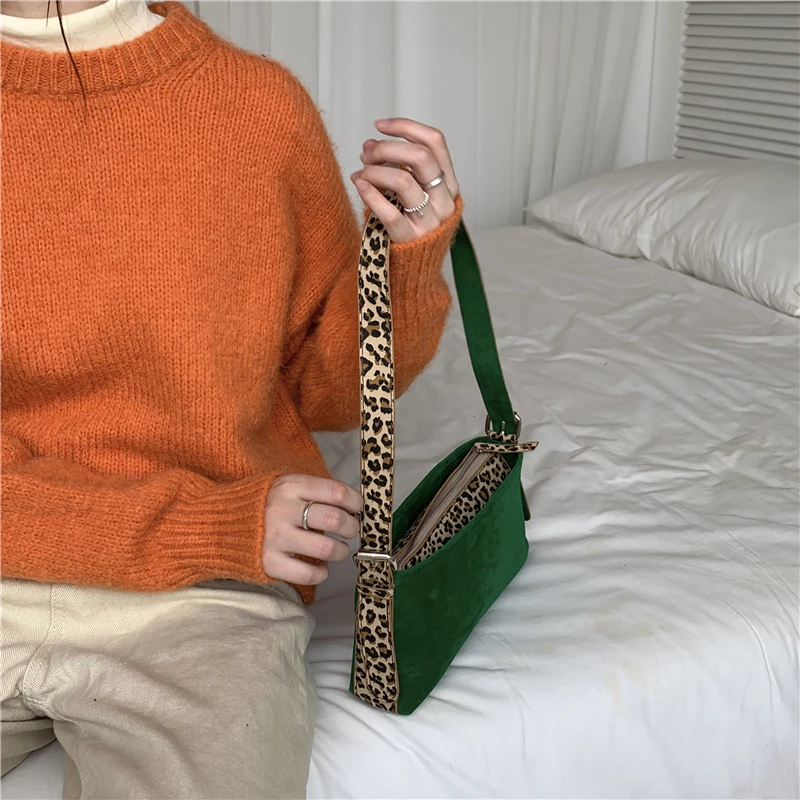 Matte Leather Flower Strap women Underarm Bag Vintage Leopard ladies Baguette Handbags Fashion Girls Purse Small Shoulder Bags
Matte Leather Flower Strap women Underarm Bag Vintage Leopard ladies Baguette Handbags Fashion Girls Purse Small Shoulder Bags