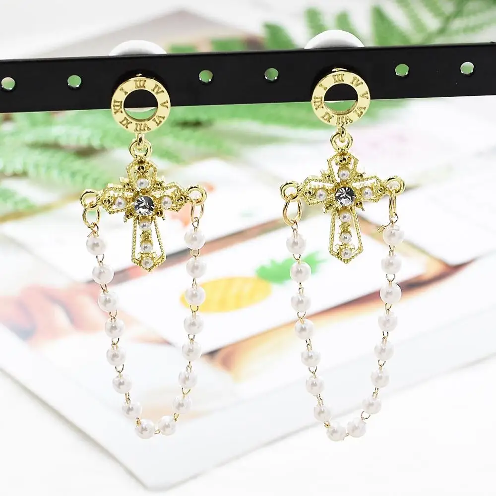 2020 Fashion Elegant Gold Pearl Rhinestone Cross Tassel Pendant Stud Earring For Women Wedding Party Jewelry Accessory Gift.
2020 Fashion Elegant Gold Pearl Rhinestone Cross Tassel Pendant Stud Earring For Women Wedding Party Jewelry Accessory Gift.