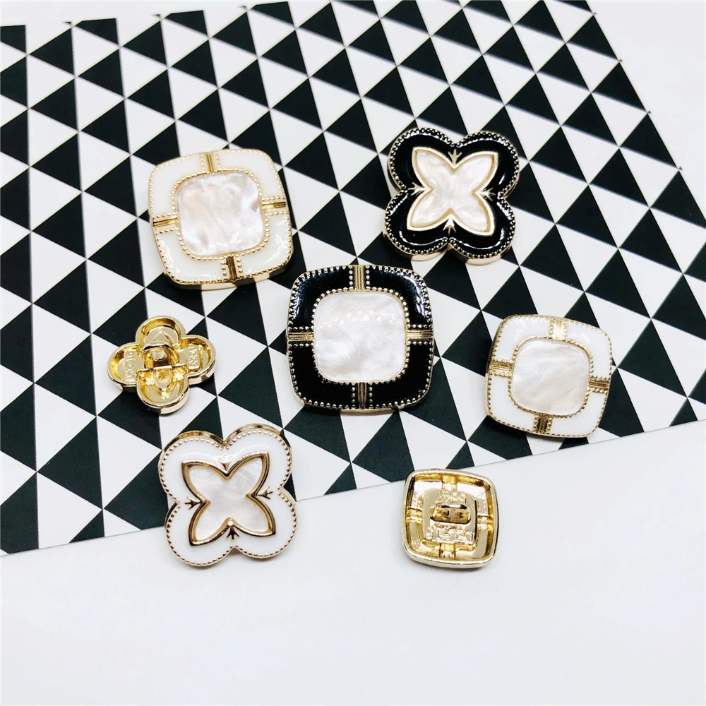 Handmade DIY Sewing Accessories Buttons for Clothing Women Clothes Decorative Buttons 20mm Metal Square Buttons for Shirt Coat
Handmade DIY Sewing Accessories Buttons for Clothing Women Clothes Decorative Buttons 20mm Metal Square Buttons for Shirt Coat