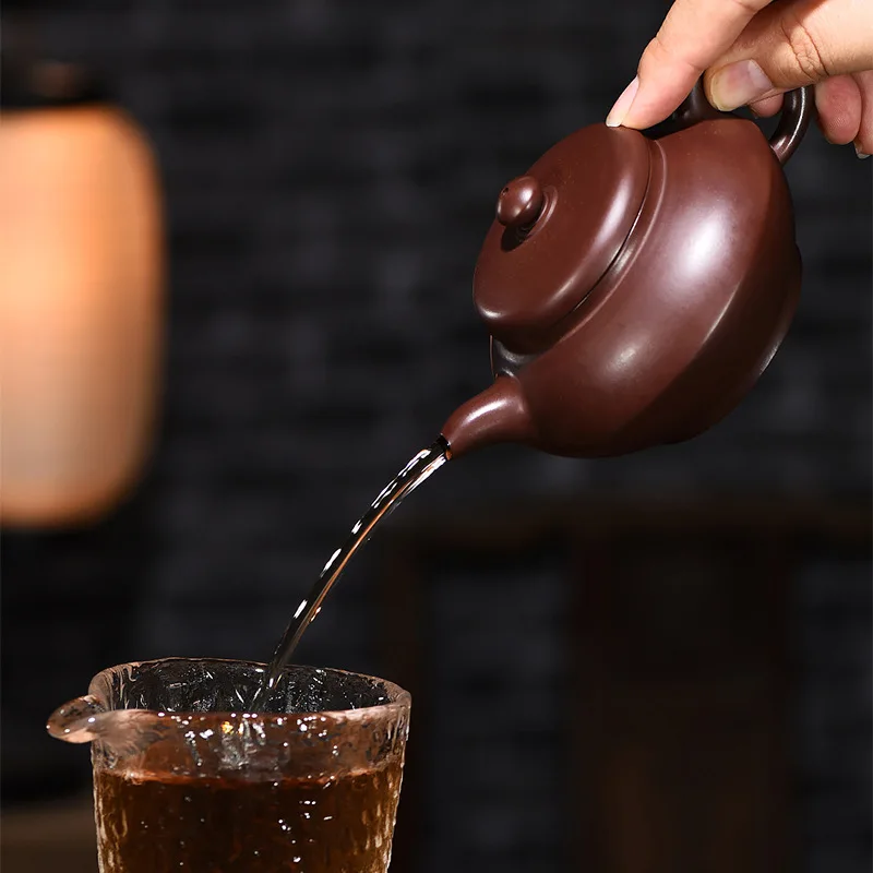 Yixing raw ore purple clay pottery handmade by famous experts
Yixing raw ore purple clay pottery handmade by famous experts