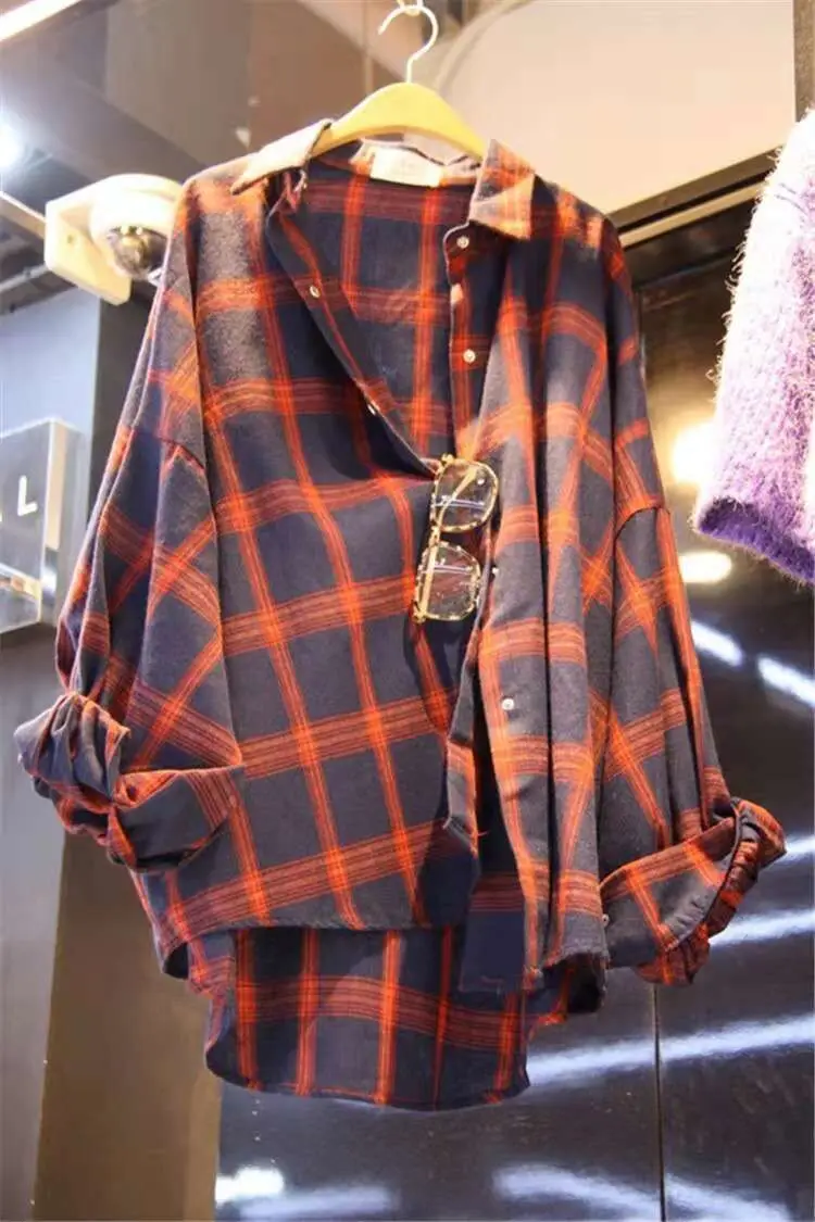 Women's shirts In the spring new Hong Kong style retro plaid slim languid wind blouse blouse blouse
Women's shirts In the spring new Hong Kong style retro plaid slim languid wind blouse blouse blouse