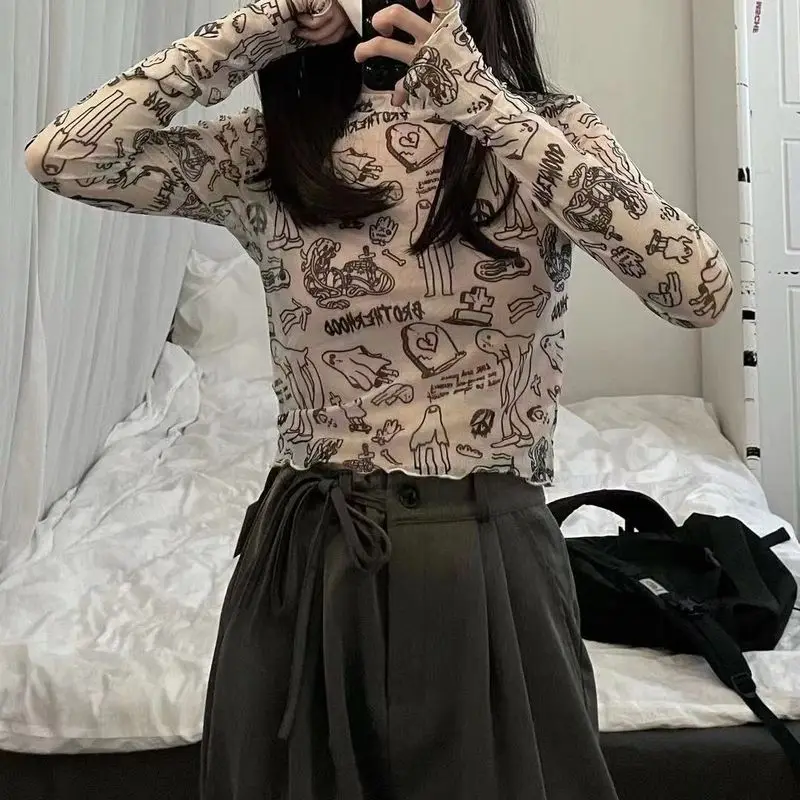 Graffiti Long-sleeved Oversize Tops Women T-shirt 2021 Summer Trend Korean Fashion Preppy Woman Clothes Wild Student Streetwear
Graffiti Long-sleeved Oversize Tops Women T-shirt 2021 Summer Trend Korean Fashion Preppy Woman Clothes Wild Student Streetwear