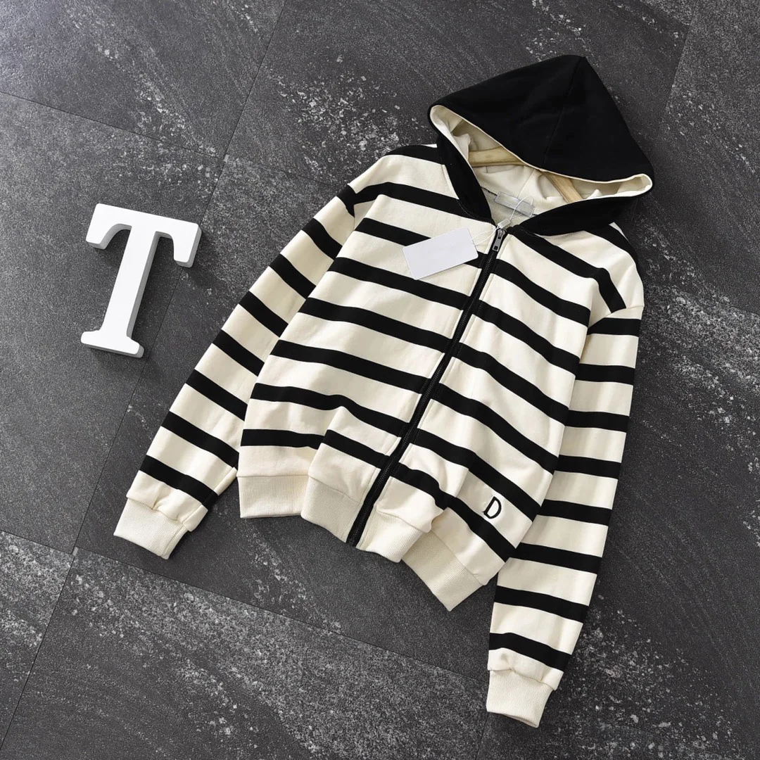 2021 Autumn Women's Top Brand Fashion Hat Casual Long Sleeve Coat Hoodie Between The Zipper Temperament Pullover YH165829105
2021 Autumn Women's Top Brand Fashion Hat Casual Long Sleeve Coat Hoodie Between The Zipper Temperament Pullover YH165829105