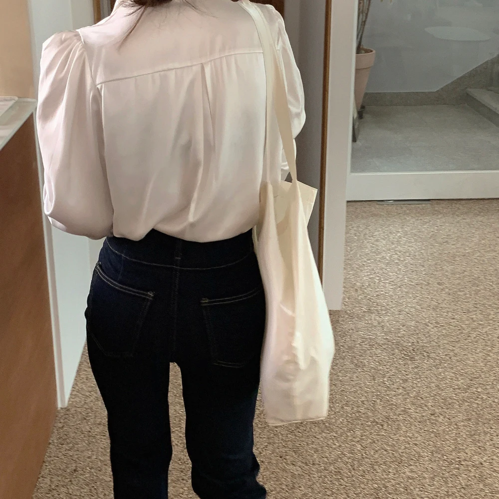 Collar Loose Women Shirts Office Wear Turn-Down Spring Long Sleeve Solid Satin Blouses Elegant Ladies Blusas Mujer
Collar Loose Women Shirts Office Wear Turn-Down Spring Long Sleeve Solid Satin Blouses Elegant Ladies Blusas Mujer