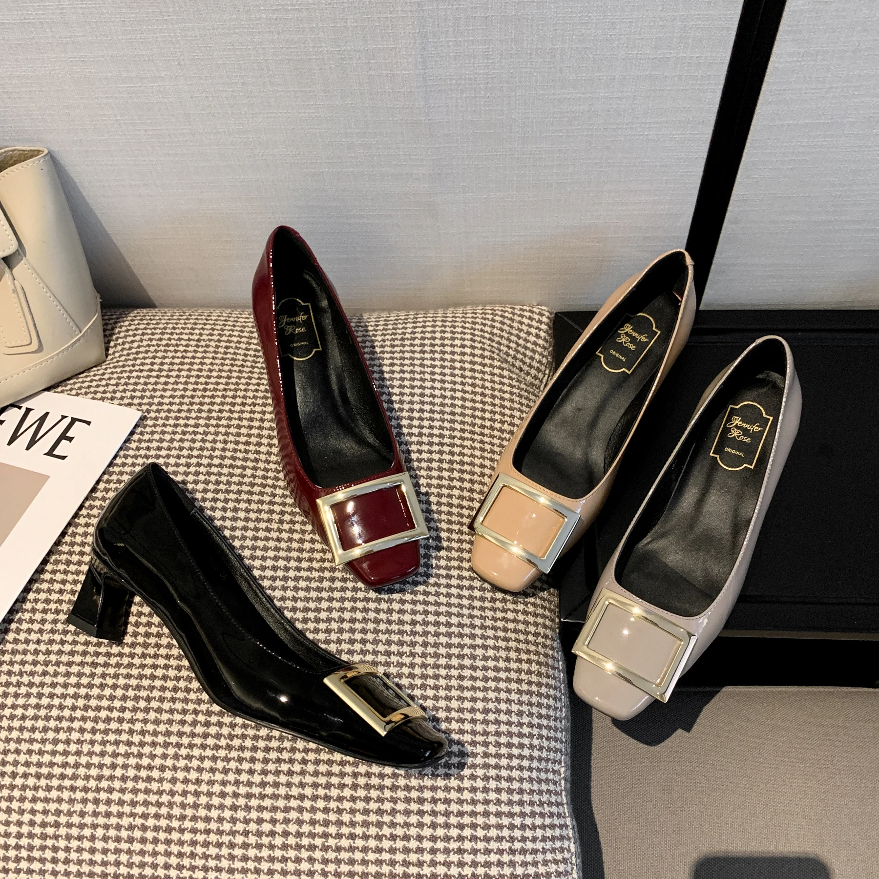 single shoes women's middle heel square head thick heel working patent leather square buckle high heel women's shoes
single shoes women's middle heel square head thick heel working patent leather square buckle high heel women's shoes