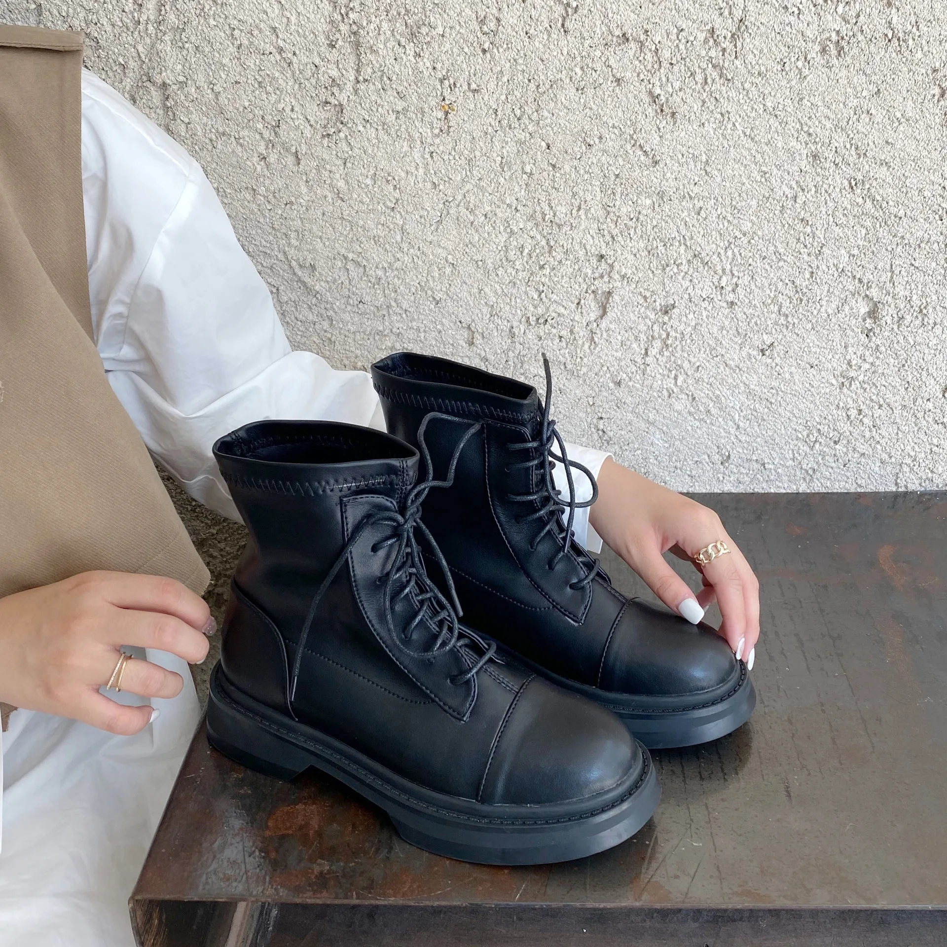 Женские ботинки, осенние ботинки, женская обувь, роскошные дизайнерские Низкие ботильоны на шнуровке с круглым носком, лето 2022, в стиле "Лоли...
Женские ботинки, осенние ботинки, женская обувь, роскошные дизайнерские Низкие ботильоны на шнуровке с круглым носком, лето 2022, в стиле "Лоли...