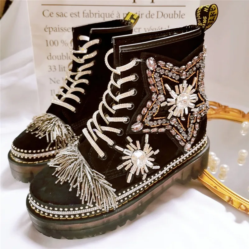Autumn European Station Yinglun wind increased thick leather waterproof heavy industry rhinestone design strap
Autumn European Station Yinglun wind increased thick leather waterproof heavy industry rhinestone design strap
