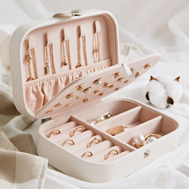 2021 Universal Jewelry Organizer Display Travel Jewelry Case Boxes Portable Jewelry Box Button Leather Storage Zipper Jewelery
2021 Universal Jewelry Organizer Display Travel Jewelry Case Boxes Portable Jewelry Box Button Leather Storage Zipper Jewelery