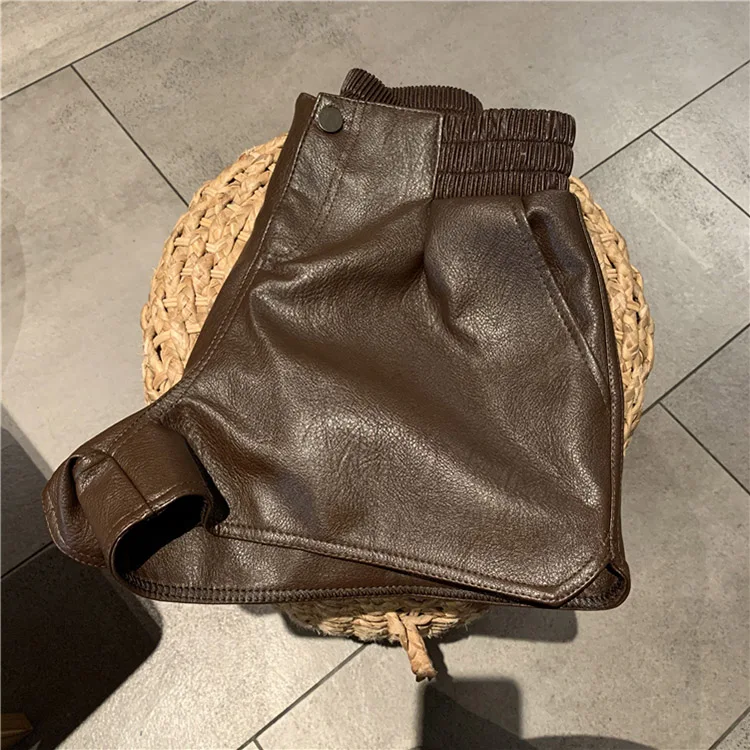 New Autumn Winter Korean Fashion Brand Black Leather High Waisted Shorts Causal Loose Pocket Solid Women Clothing Hipster Ins
New Autumn Winter Korean Fashion Brand Black Leather High Waisted Shorts Causal Loose Pocket Solid Women Clothing Hipster Ins