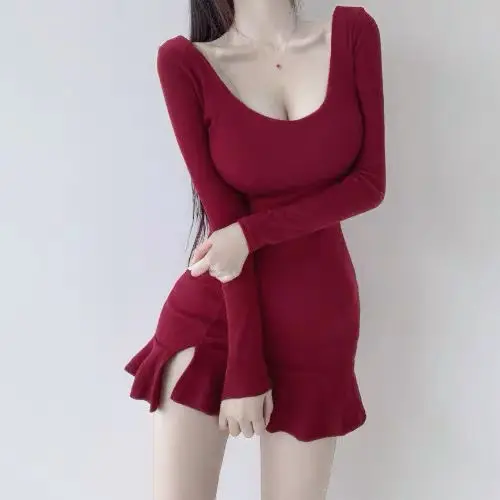 Женское Короткое облегающее платье с длинным рукавом и рюшами
Женское Короткое облегающее платье с длинным рукавом и рюшами