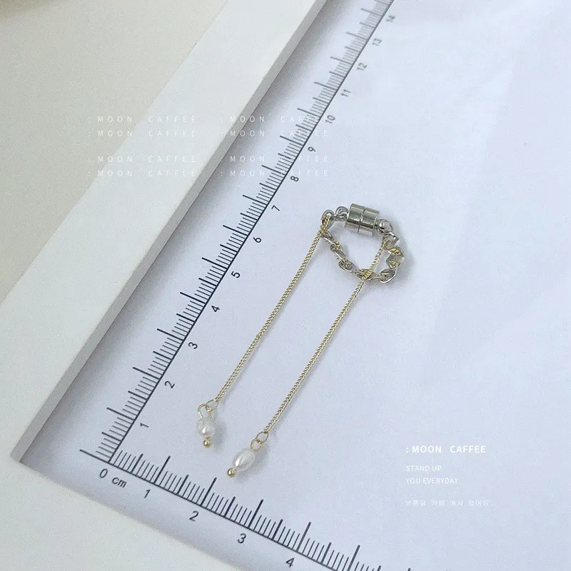 HANGZHI 2020 New French Niche Design Magnetic Buckle Ear Clip Long Non-pierced Baroque Pearl Ear Clip for Women Girls Jewelry
HANGZHI 2020 New French Niche Design Magnetic Buckle Ear Clip Long Non-pierced Baroque Pearl Ear Clip for Women Girls Jewelry