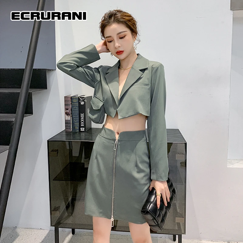 ECRURANI однотонные зеленые женские комплекты из двух частей с отложным воротником и длинным рукавом короткий топ с высокой талией мини-юбки то...
ECRURANI однотонные зеленые женские комплекты из двух частей с отложным воротником и длинным рукавом короткий топ с высокой талией мини-юбки то...