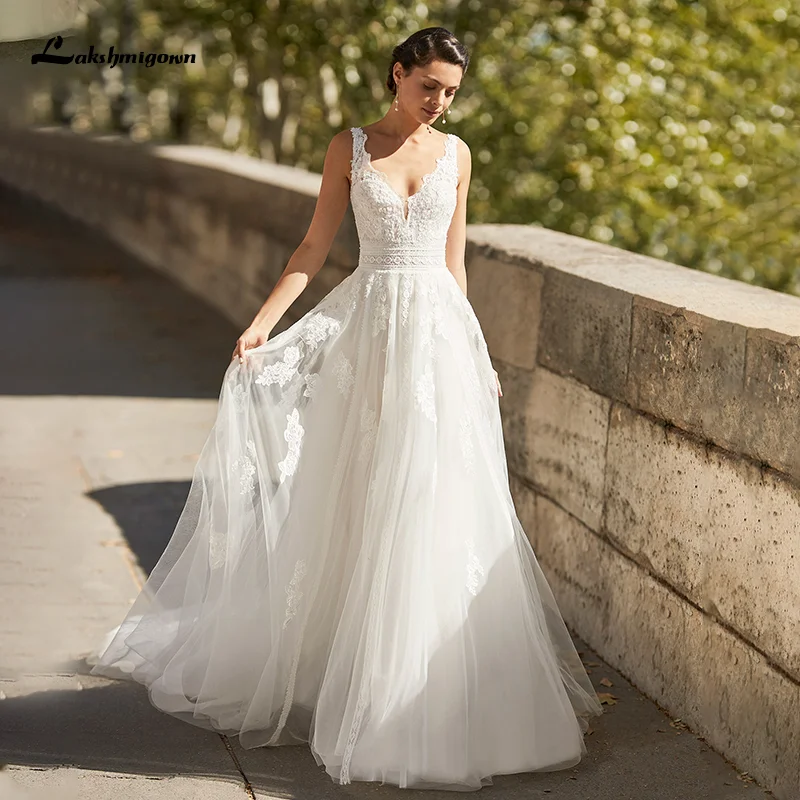Chic Beach Wedding Dresses 2021 Robe Mariee V Neck Lace Appliques Boho Tulle Bridal Gown White/Lvory Backless Vestido De Noiva
Chic Beach Wedding Dresses 2021 Robe Mariee V Neck Lace Appliques Boho Tulle Bridal Gown White/Lvory Backless Vestido De Noiva