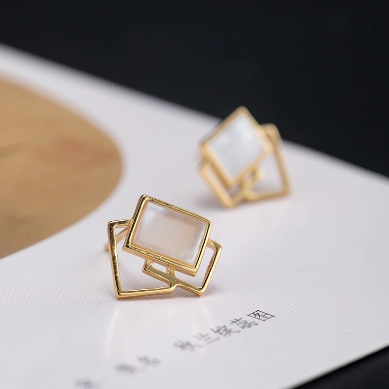 VLA 2021 new 925 silver simple personality fashion geometric Earrings women's irregular creative Shell Earrings
VLA 2021 new 925 silver simple personality fashion geometric Earrings women's irregular creative Shell Earrings