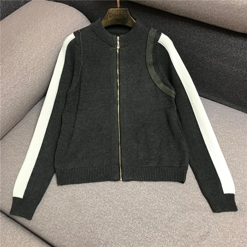 Luxury Designer Brand Knitted Sweater for Women Casual O Neck Handmade Bead Chain Wool Knitted Cardigans Clothes
Luxury Designer Brand Knitted Sweater for Women Casual O Neck Handmade Bead Chain Wool Knitted Cardigans Clothes
