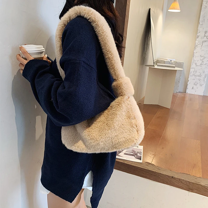 Fashion Solid Color Shoulder Underarm Bag Women Plush Soft Autumn Winter Fashion Fluffy Female Totes Handbag
Fashion Solid Color Shoulder Underarm Bag Women Plush Soft Autumn Winter Fashion Fluffy Female Totes Handbag