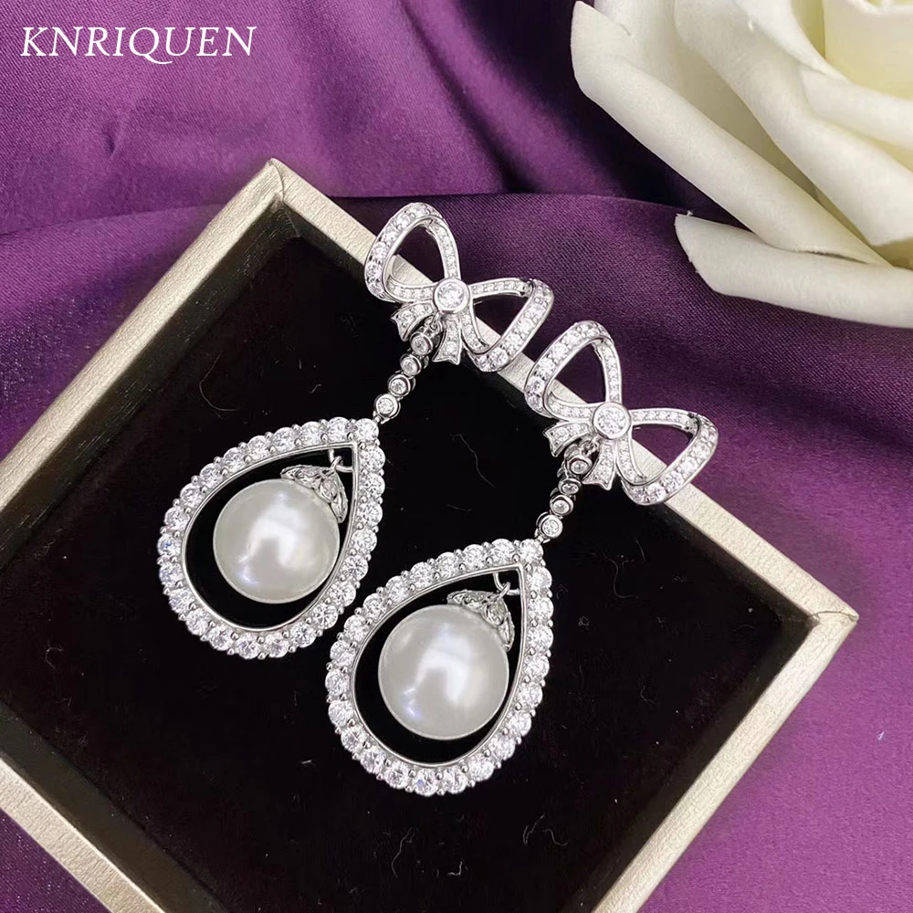Luxury 100% Real 925 Sterling Silver 14MM Fresh Water Pearl Lab Diamond Bowknot Drop Earrings for Girlfriend Party Fine Jewelry
Luxury 100% Real 925 Sterling Silver 14MM Fresh Water Pearl Lab Diamond Bowknot Drop Earrings for Girlfriend Party Fine Jewelry