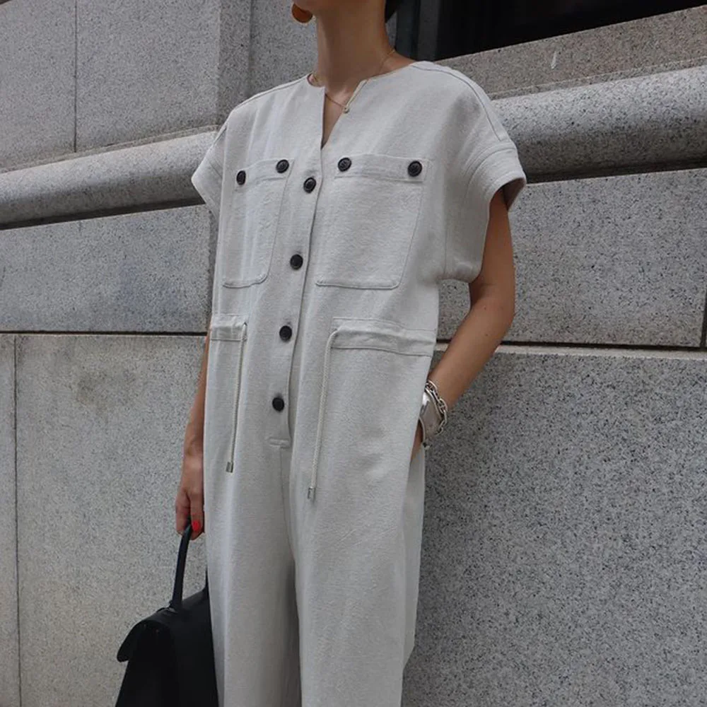 One Piece Summer Short Sleeve Button Decorate Korea Fashion Jumpsuit Women Summer 2021 New Wide Leg All-in One Female Overalls
One Piece Summer Short Sleeve Button Decorate Korea Fashion Jumpsuit Women Summer 2021 New Wide Leg All-in One Female Overalls