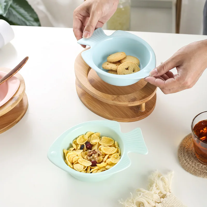 Cute Fish Shape Ceramics Puppy Cat Dog Pet Single Food Bowl For Eating And Drinking With Wooden Frame Pets Supplies Feeding Dish
Cute Fish Shape Ceramics Puppy Cat Dog Pet Single Food Bowl For Eating And Drinking With Wooden Frame Pets Supplies Feeding Dish