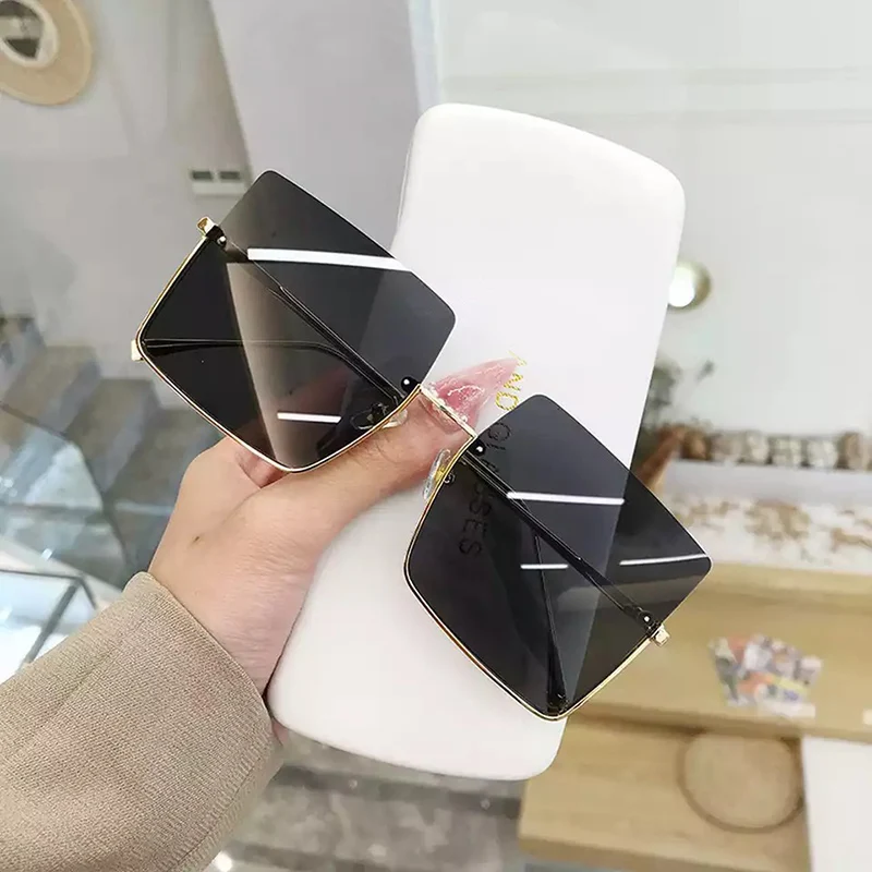 YJ7327 Oversized sunglasses ladies brand designer metal rectangular glasses 2021 new male and female driving sunshade sunglasses
YJ7327 Oversized sunglasses ladies brand designer metal rectangular glasses 2021 new male and female driving sunshade sunglasses