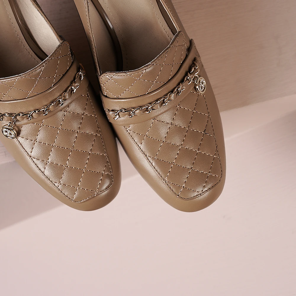 ISNOM 2021 New Women Chain Pumps Chunky Heels Square Toe Pumps Casual Female Genuine Leather Pumps Ladies Slip On Shoes
ISNOM 2021 New Women Chain Pumps Chunky Heels Square Toe Pumps Casual Female Genuine Leather Pumps Ladies Slip On Shoes